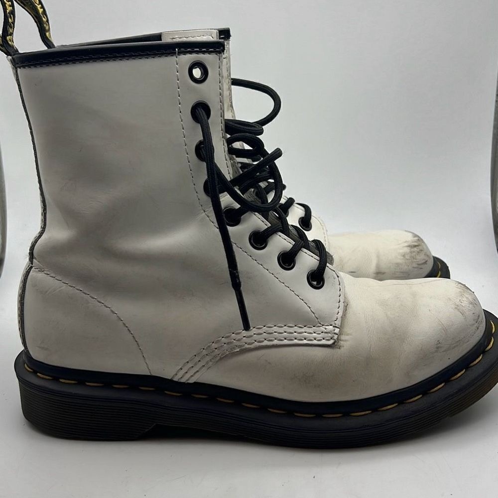 Dr. Martens Women's 1460 Leather Boots-‎ standard fit- Size 6